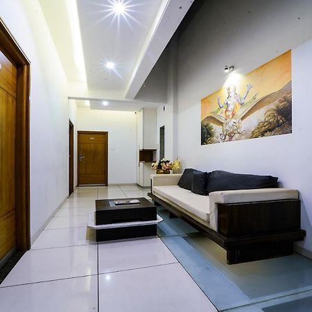 Hotel Sri Sri Executive, Kolhapur Eksteriør billede