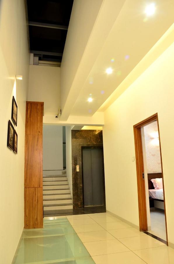 Hotel Sri Sri Executive, Kolhapur Eksteriør billede