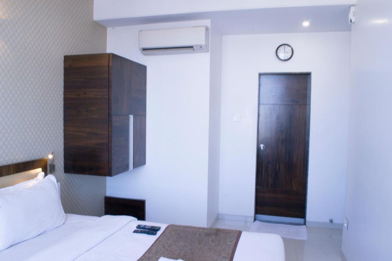 Hotel Sri Sri Executive, Kolhapur Eksteriør billede