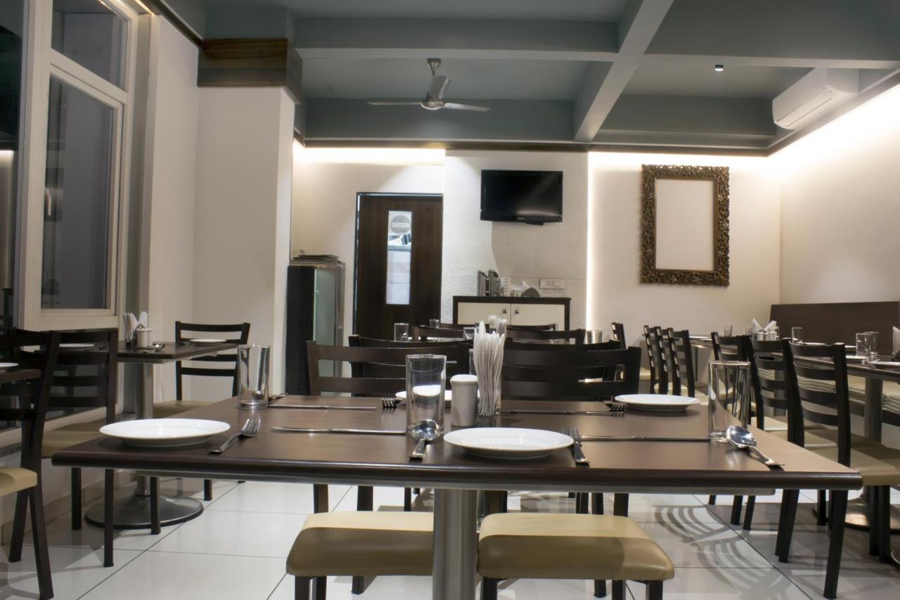 Hotel Sri Sri Executive, Kolhapur Eksteriør billede