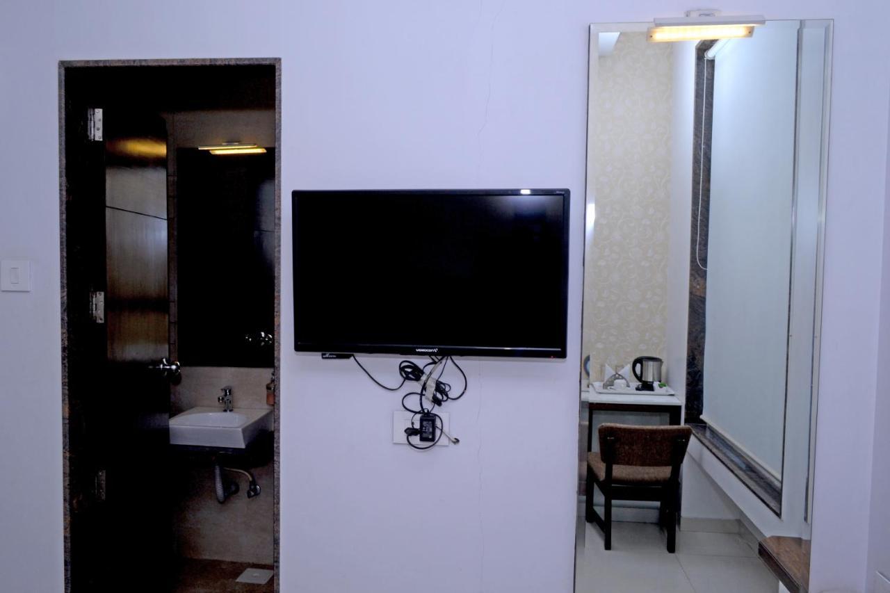 Hotel Sri Sri Executive, Kolhapur Eksteriør billede