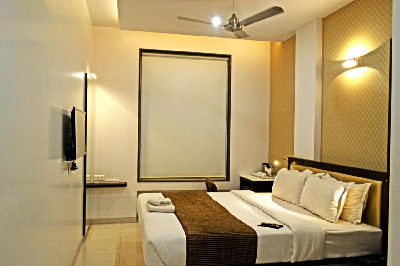 Hotel Sri Sri Executive, Kolhapur Eksteriør billede
