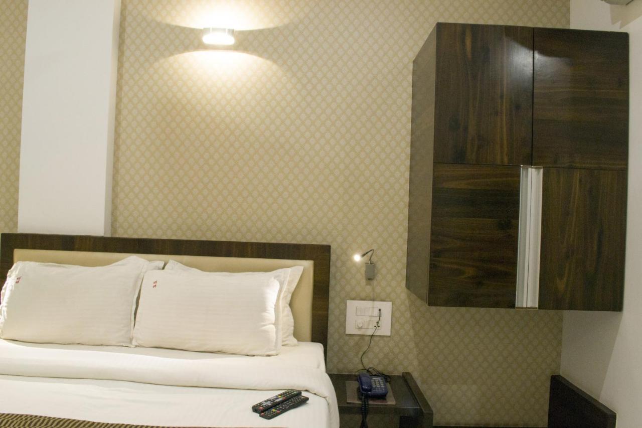 Hotel Sri Sri Executive, Kolhapur Eksteriør billede