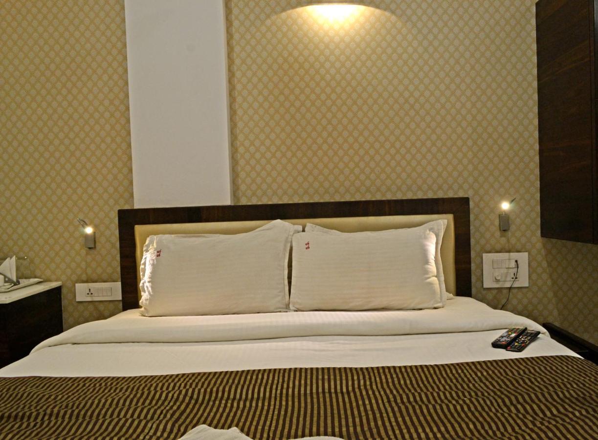 Hotel Sri Sri Executive, Kolhapur Eksteriør billede
