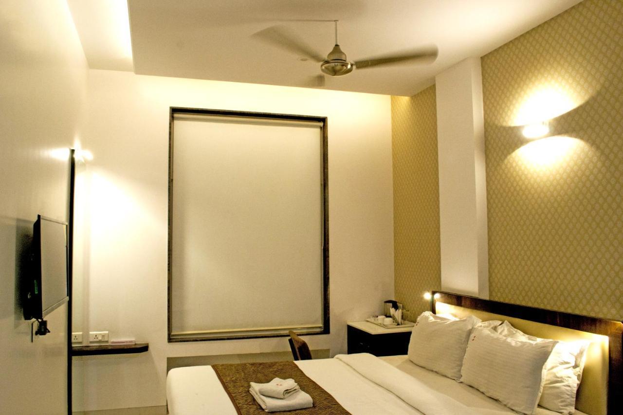 Hotel Sri Sri Executive, Kolhapur Eksteriør billede