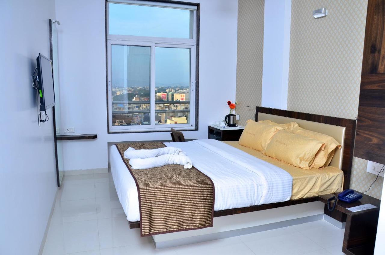 Hotel Sri Sri Executive, Kolhapur Eksteriør billede