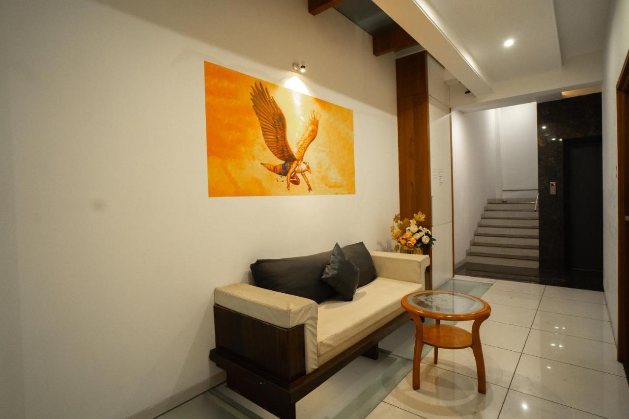 Hotel Sri Sri Executive, Kolhapur Eksteriør billede
