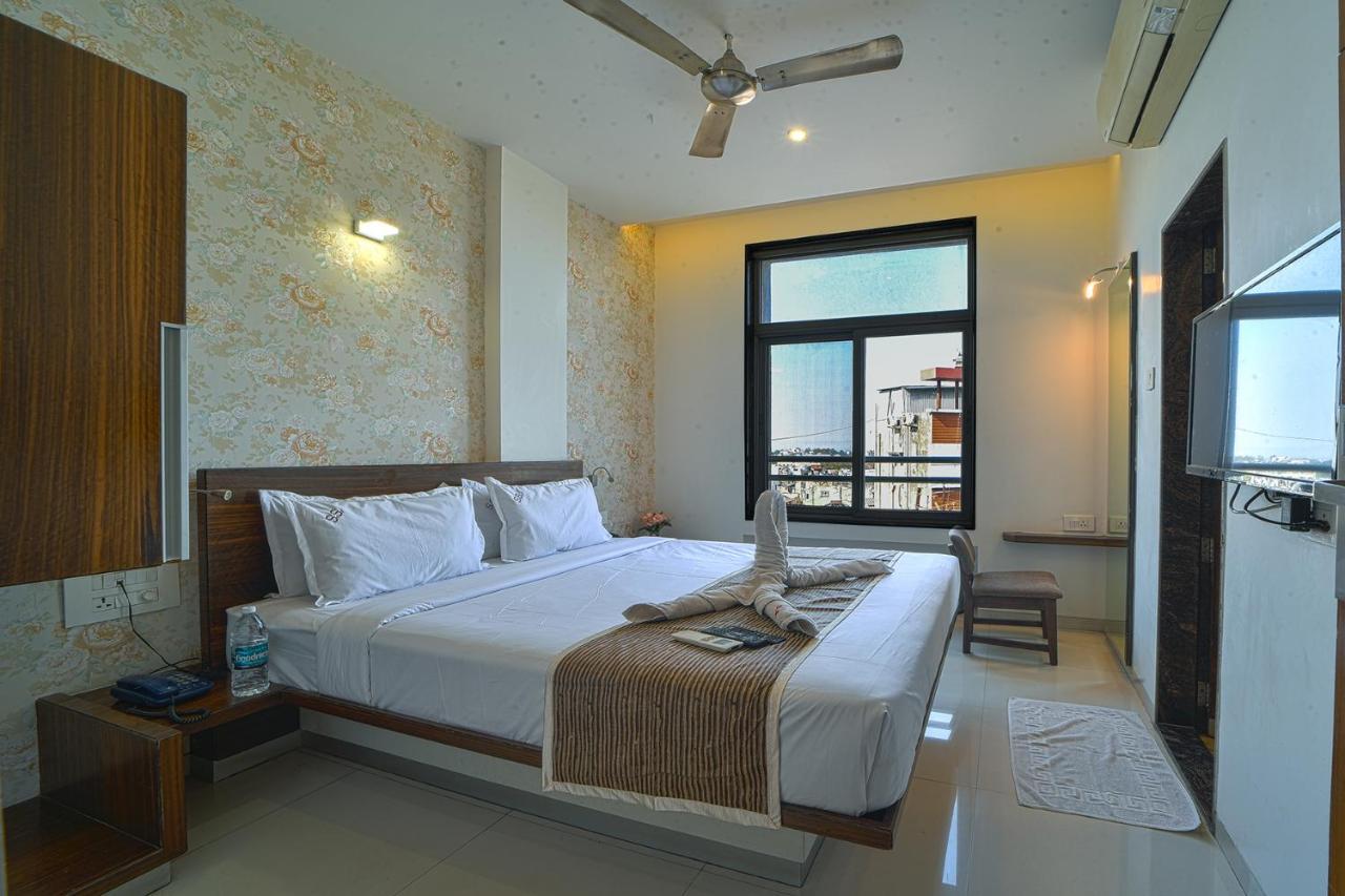 Hotel Sri Sri Executive, Kolhapur Eksteriør billede