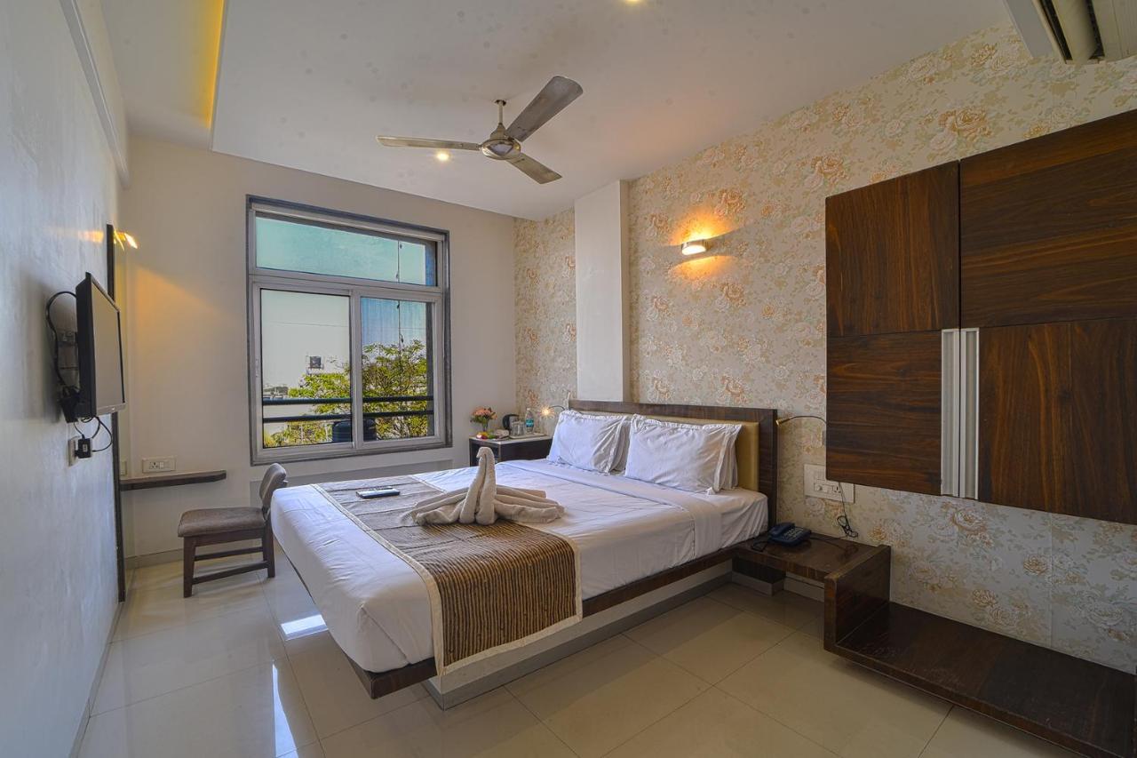 Hotel Sri Sri Executive, Kolhapur Eksteriør billede