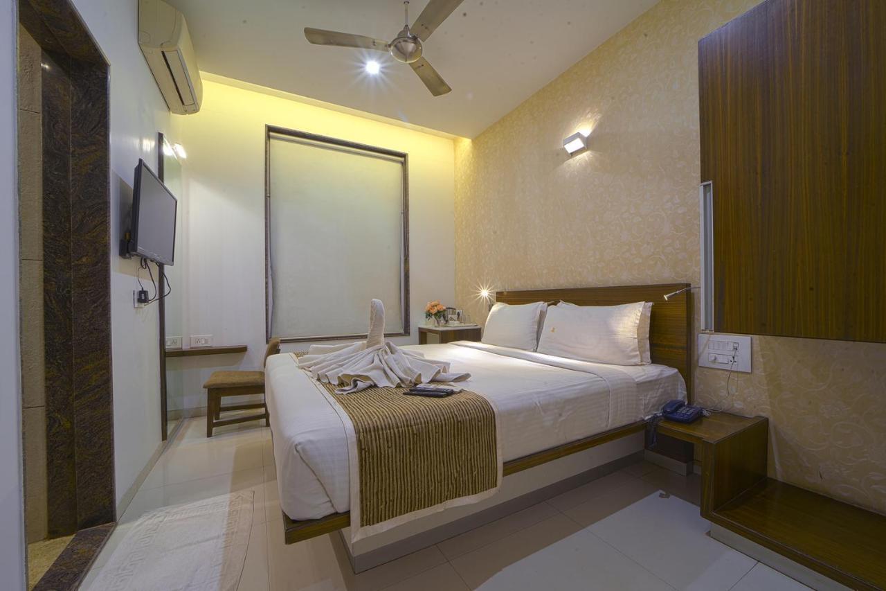 Hotel Sri Sri Executive, Kolhapur Eksteriør billede