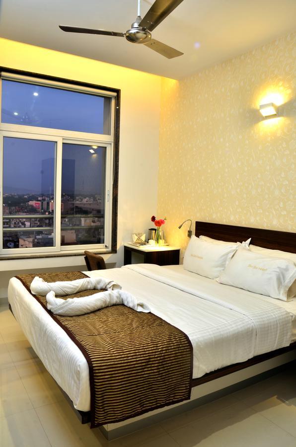 Hotel Sri Sri Executive, Kolhapur Eksteriør billede