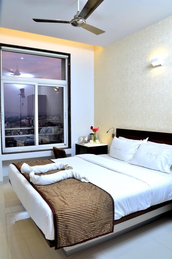 Hotel Sri Sri Executive, Kolhapur Eksteriør billede