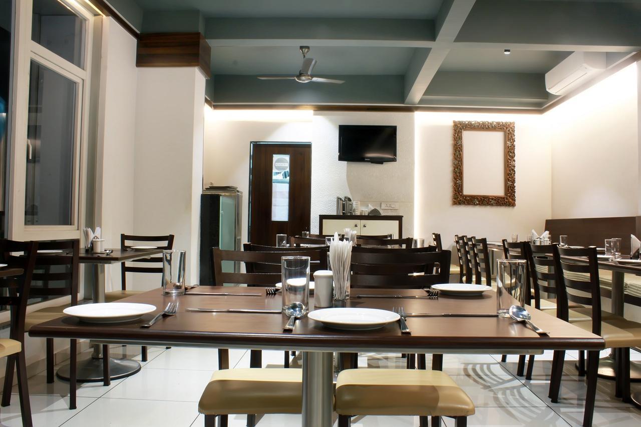Hotel Sri Sri Executive, Kolhapur Eksteriør billede